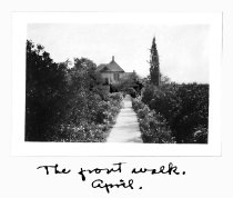 409 W Hillcrest front walk